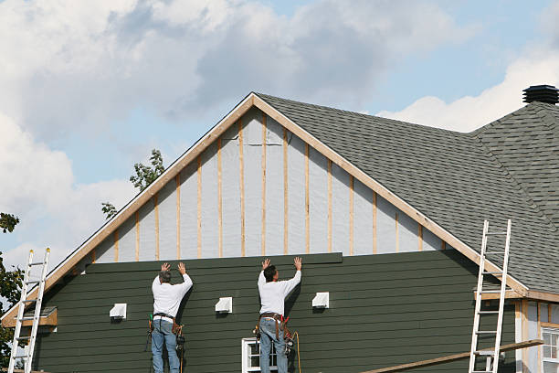 Professional Siding Contractor technician working in Alledonia, OH